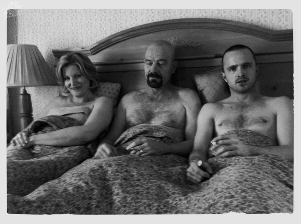 Walter-White-Jesse-Pinkman-Skylar-In-Bed-For-a-Photo-Shoot.png